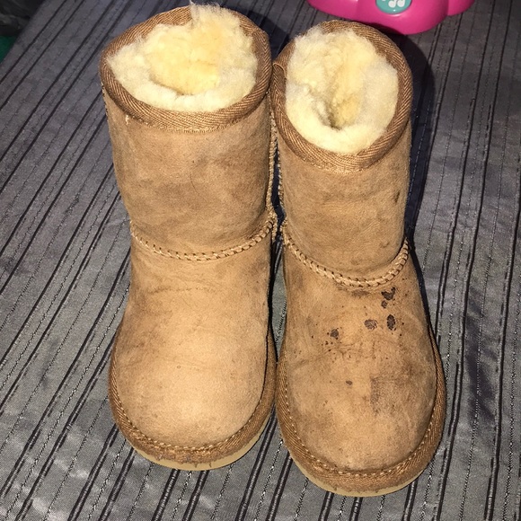 TODDLER UGG BOOTS - Picture 2 of 6
